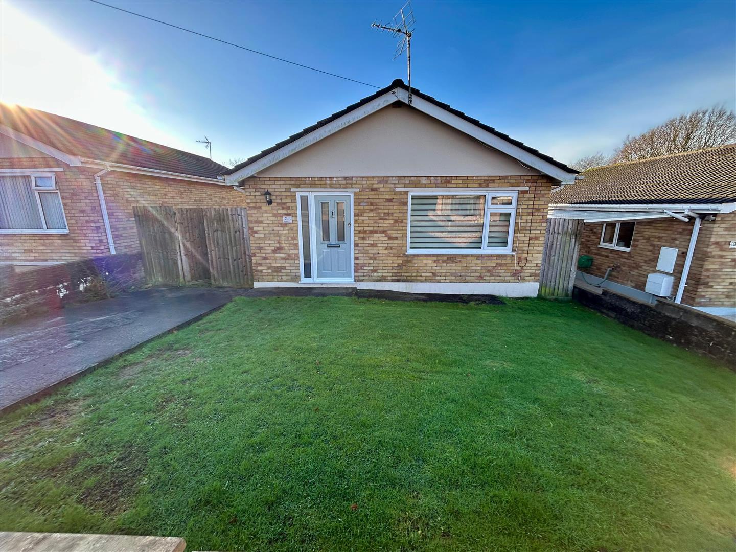 39 Woodlands Park, Kenfig Hill, Bridgend, CF33 6EB